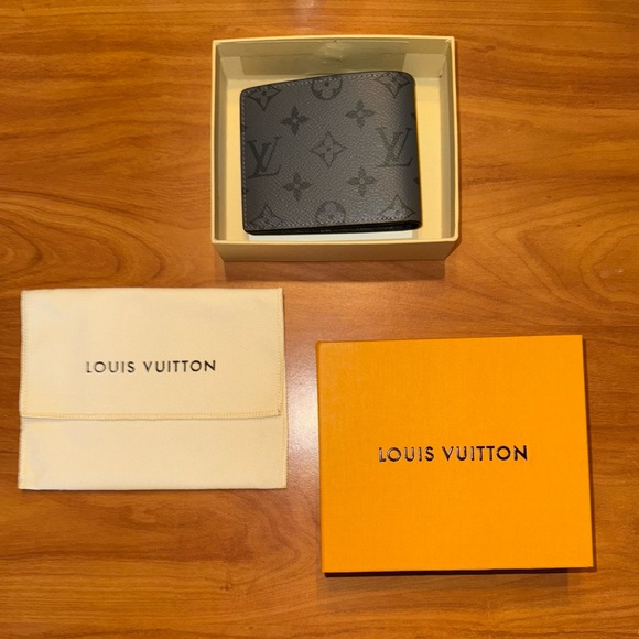 Louis Vuitton Monogram Gray Card Holder - Picture 1 of 3